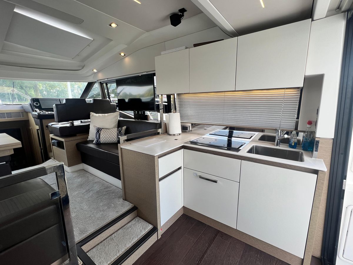 2018 Prestige 46 