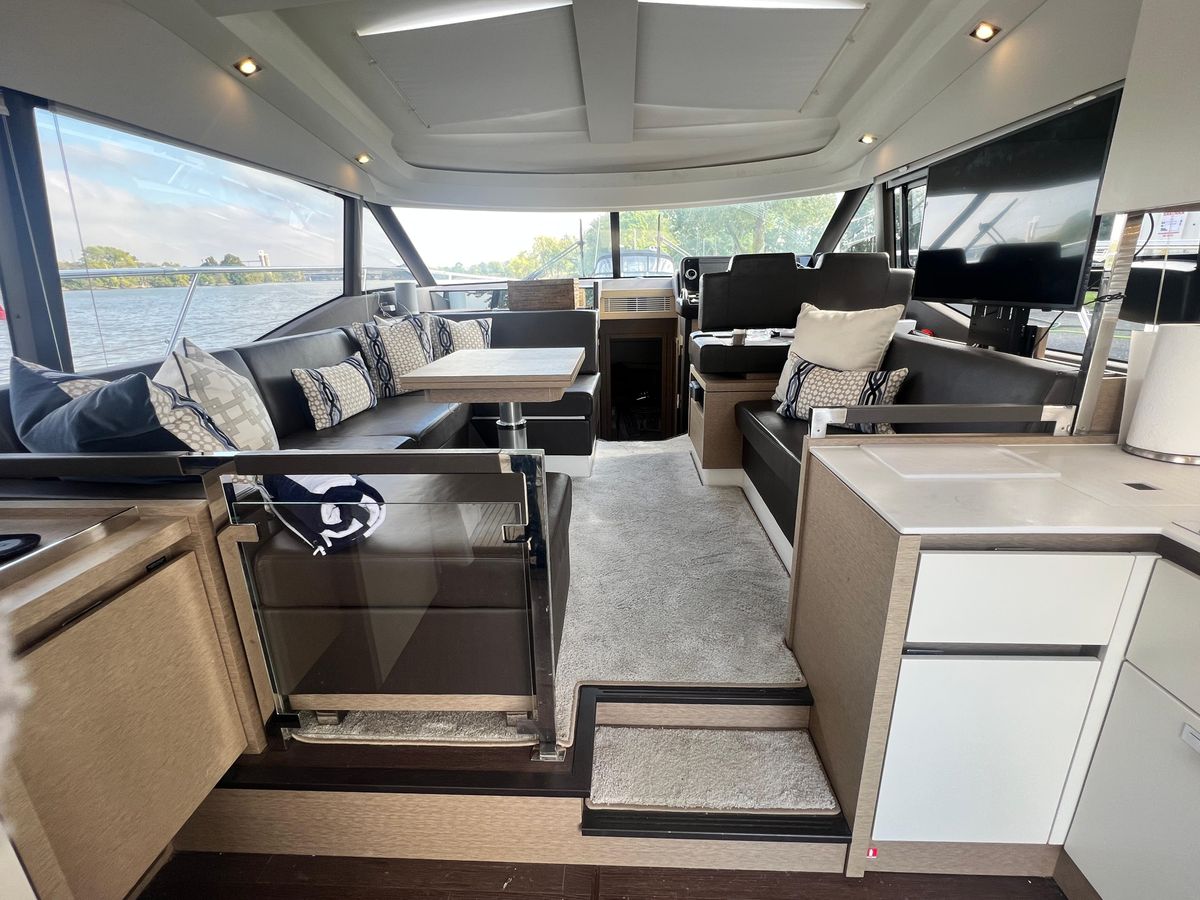 2018 Prestige 46 