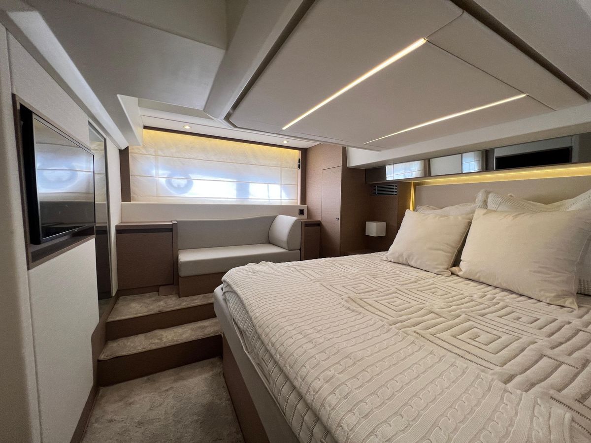 2018 Prestige 46 