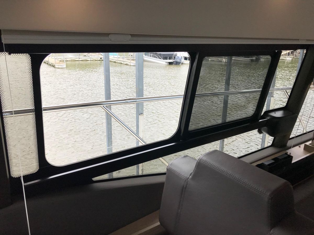 2018 Prestige 46 