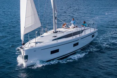 2025 Bavaria C42