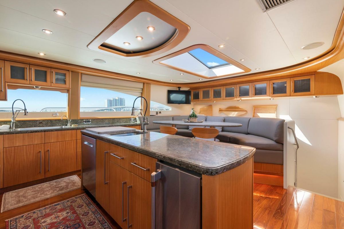 2008 Lazzara 116 