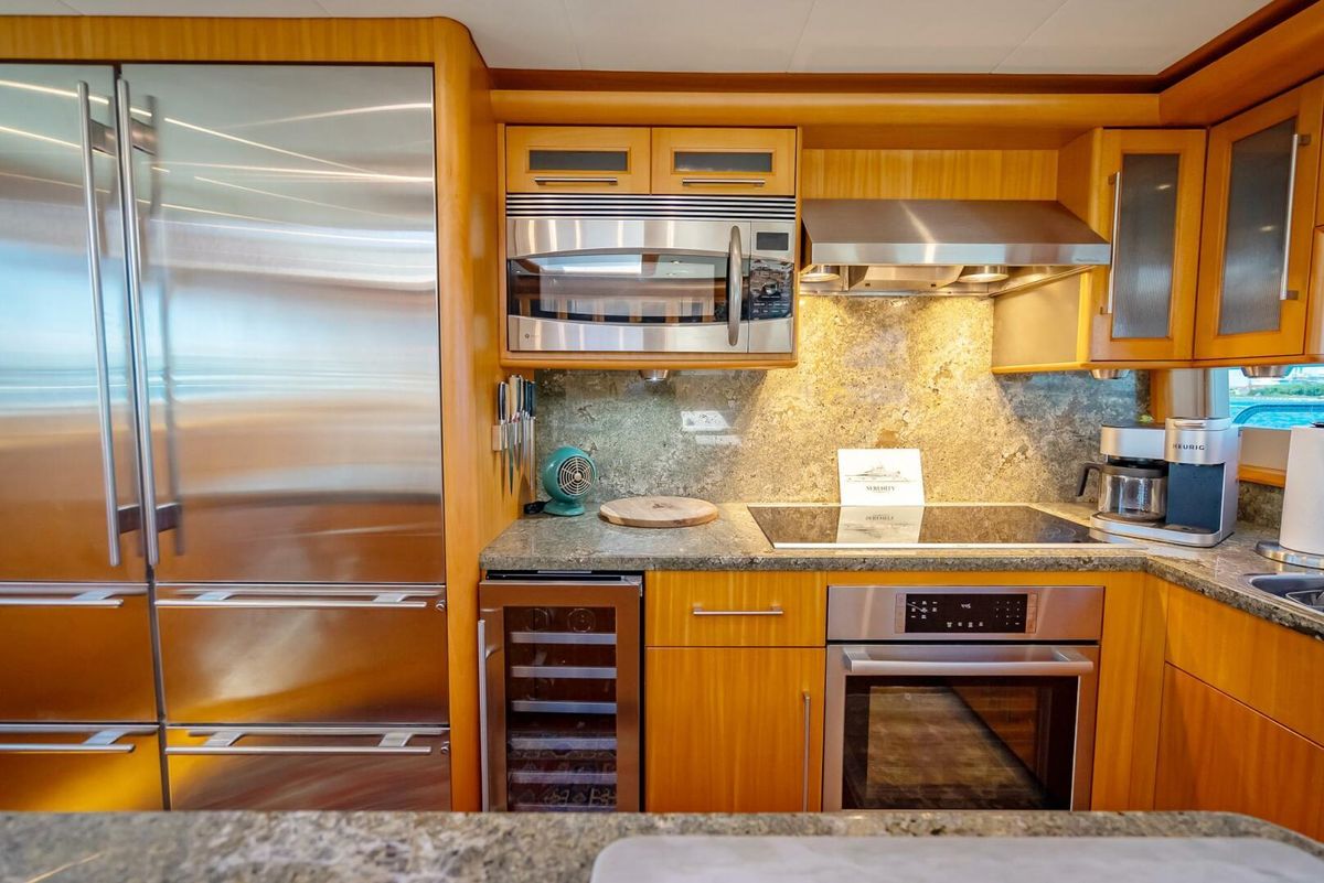 2008 Lazzara 116 