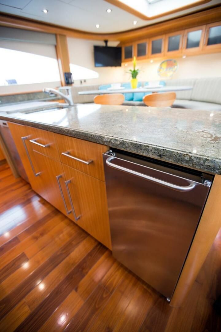 2008 Lazzara 116 