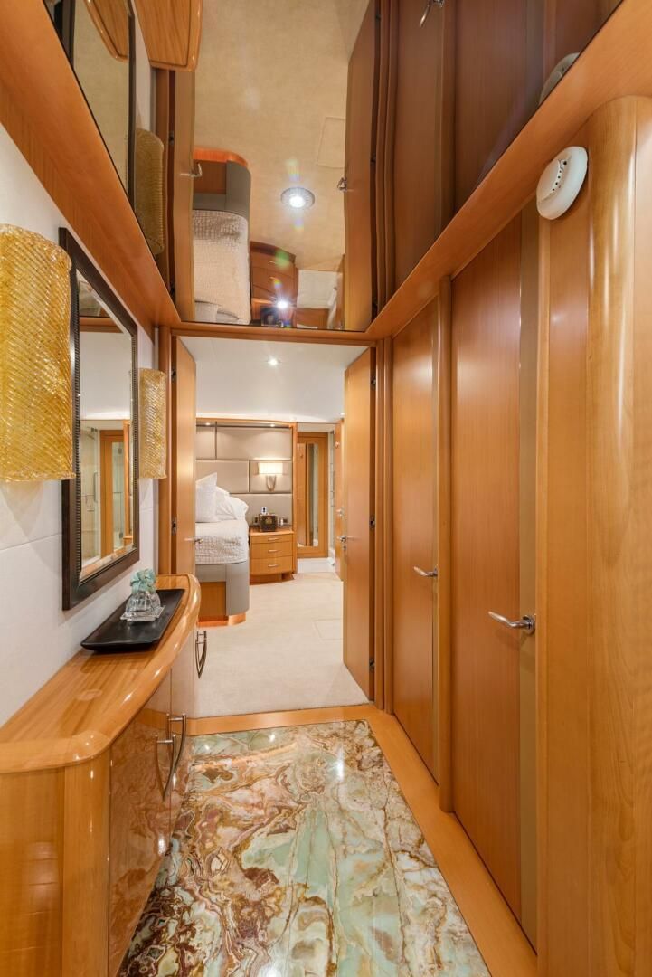 2008 Lazzara 116 