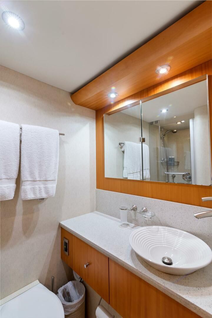 2008 Lazzara 116 