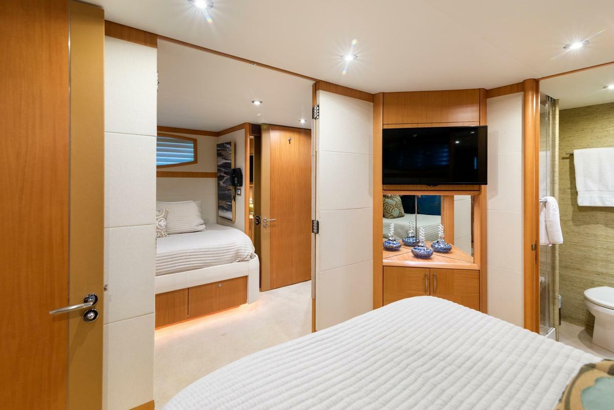2008 Lazzara 116 