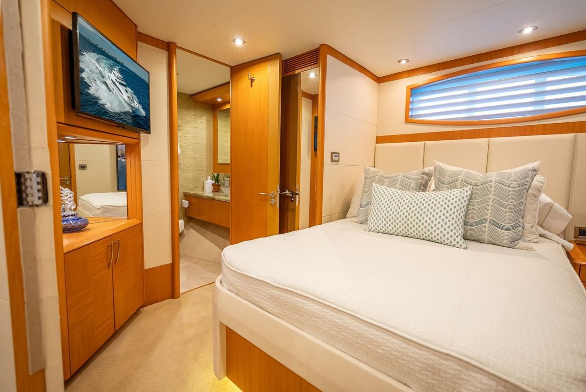 2008 Lazzara 116 