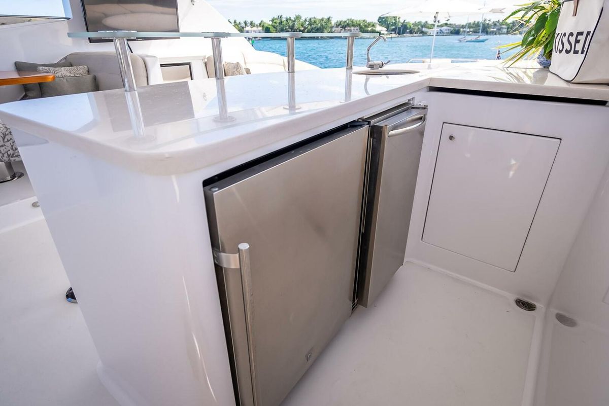 2008 Lazzara 116 