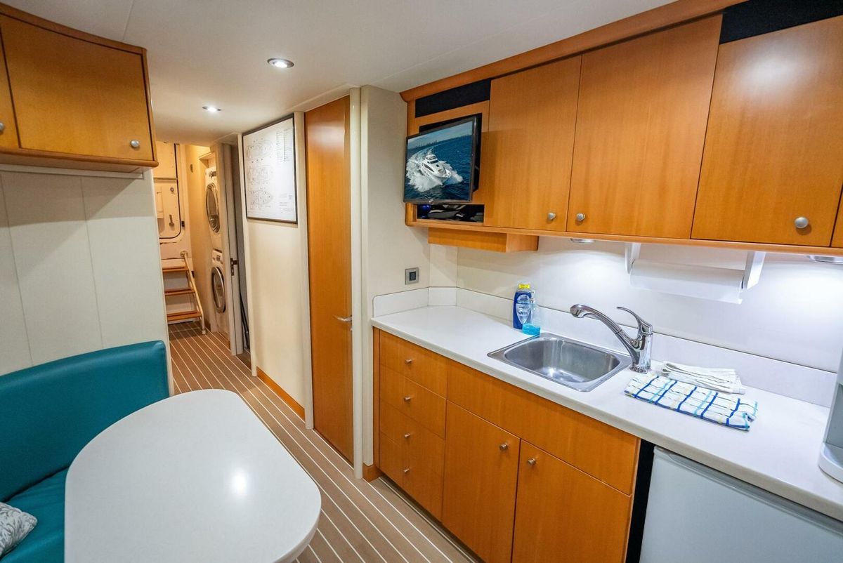 2008 Lazzara 116 