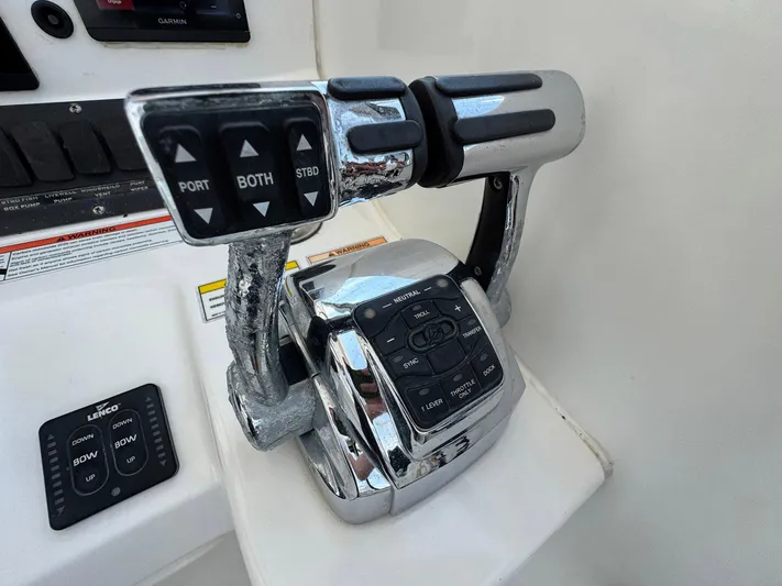 Bilboat Baggins Yacht Photos Pics Throttle controls on a 2011 Boston Whaler 305 Conquest boat dashboard.