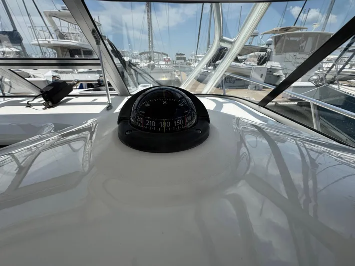Bilboat Baggins Yacht Photos Pics 2011 Boston Whaler 305 Conquest boat compass view at marina.