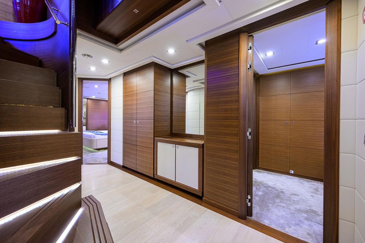 2013 Custom Line 124 
