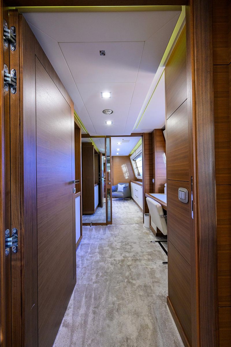 2013 Custom Line 124 
