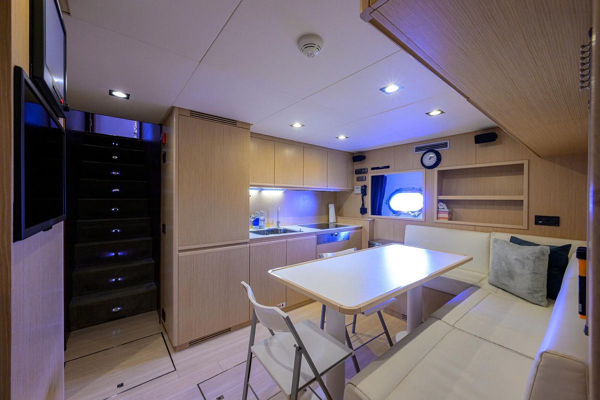 2013 Custom Line 124 