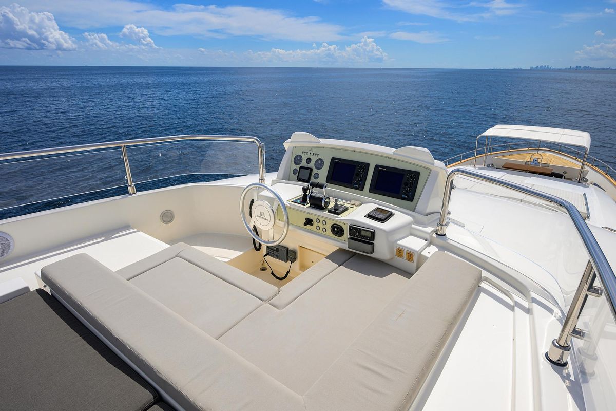 2013 Custom Line 124 