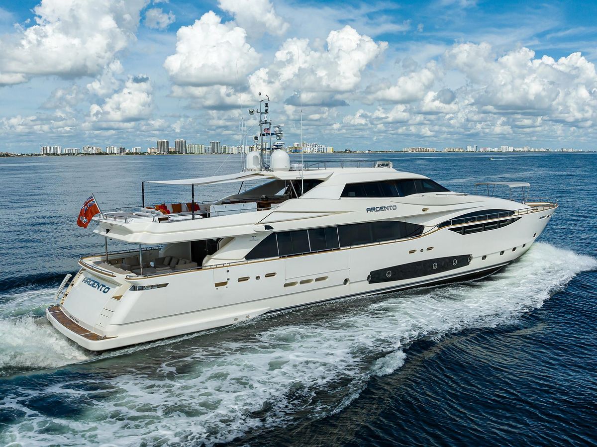 2013 Custom Line 124 