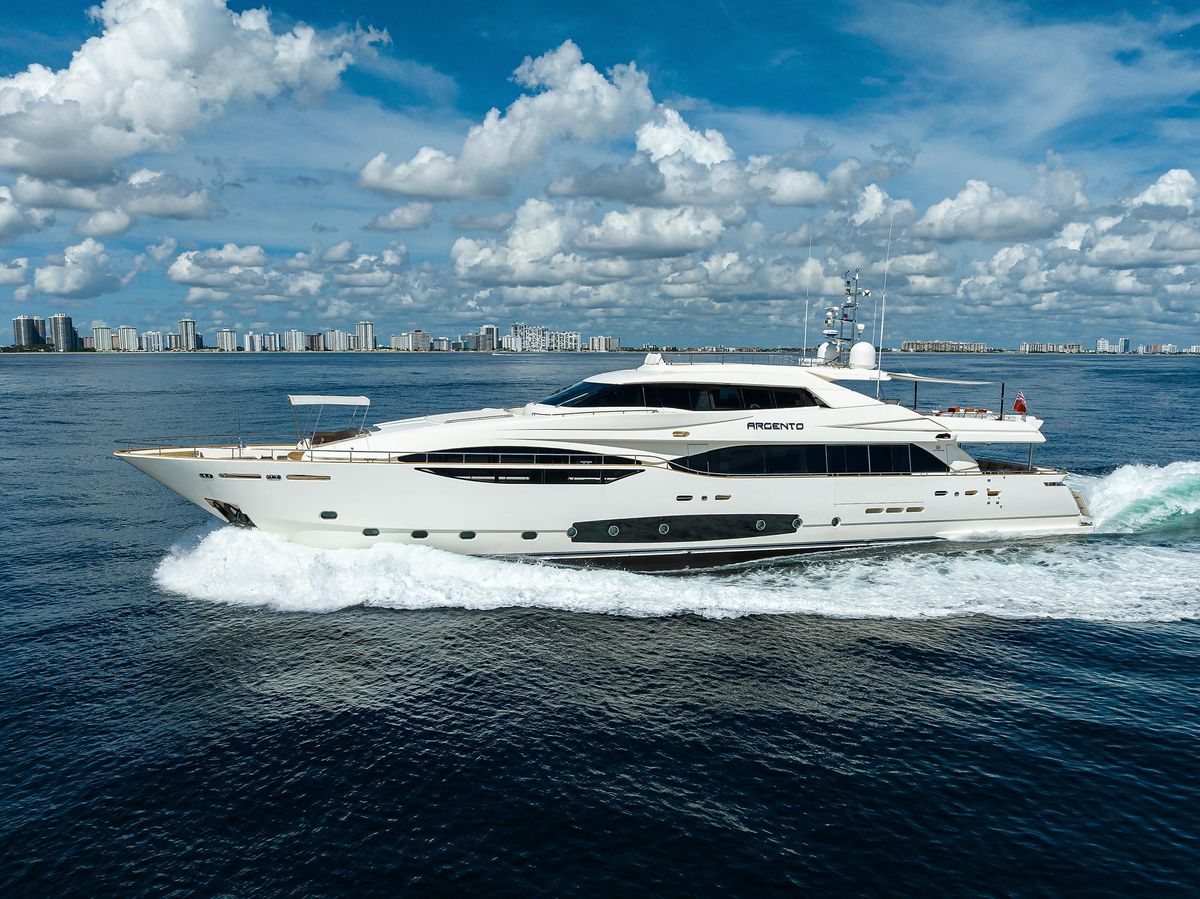 2013 Custom Line 124 