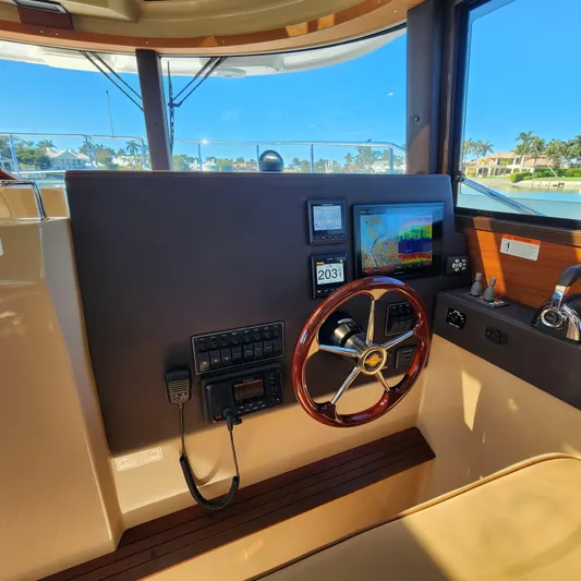 Moondance Yacht Photos Pics 