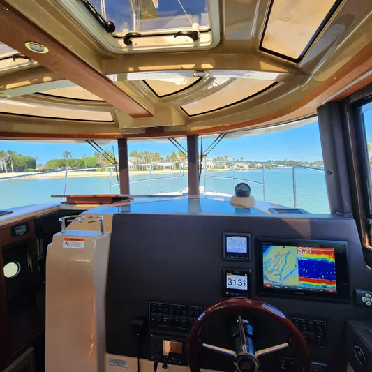 Moondance Yacht Photos Pics 