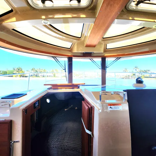 Moondance Yacht Photos Pics 