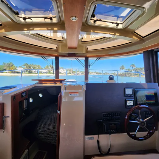 Moondance Yacht Photos Pics 