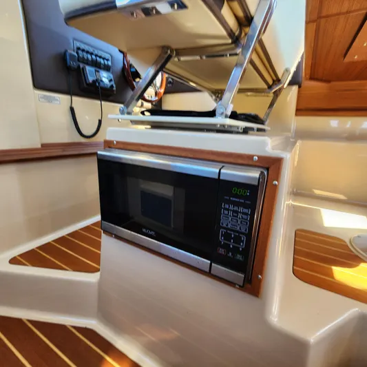 Moondance Yacht Photos Pics 