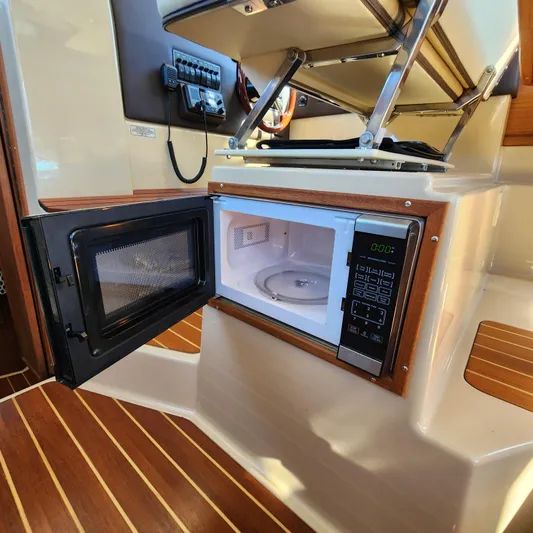 Moondance Yacht Photos Pics 