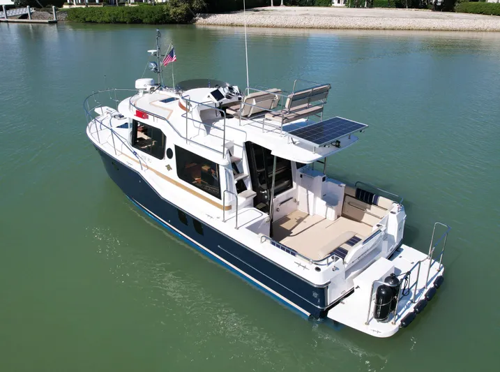 Moondance Yacht Photos Pics 