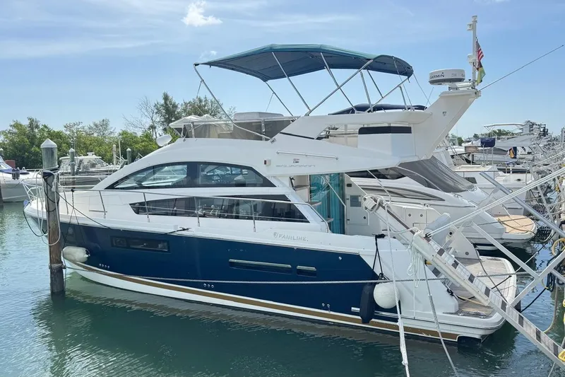  Yacht Photos Pics Attractive blue hull and modern lines