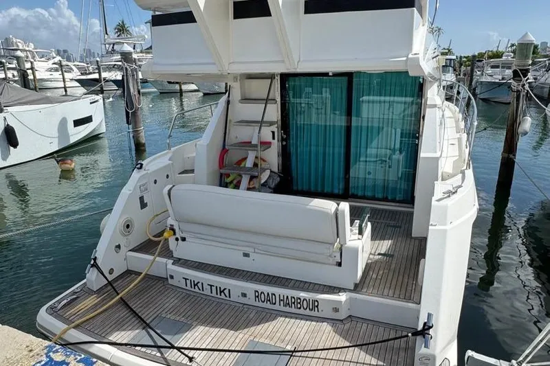  Yacht Photos Pics Spacious platform.