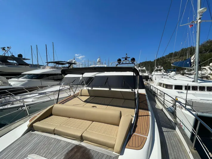 Bleu Blanc Yacht Photos Pics COUACH 2200