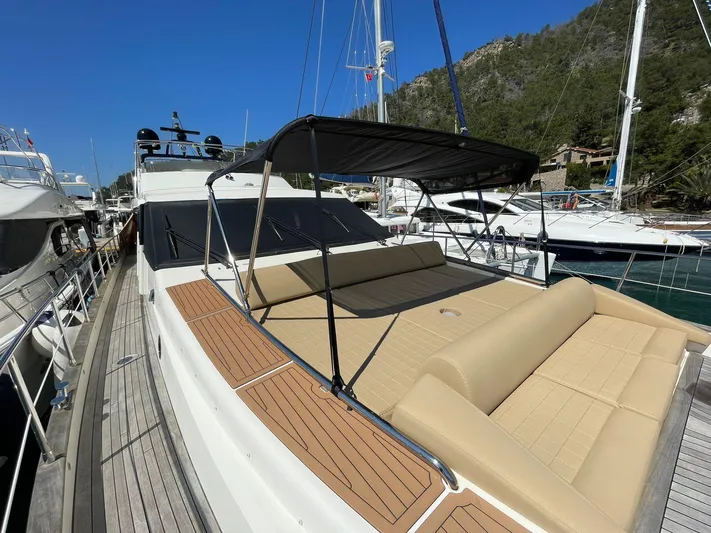 Bleu Blanc Yacht Photos Pics COUACH 2200