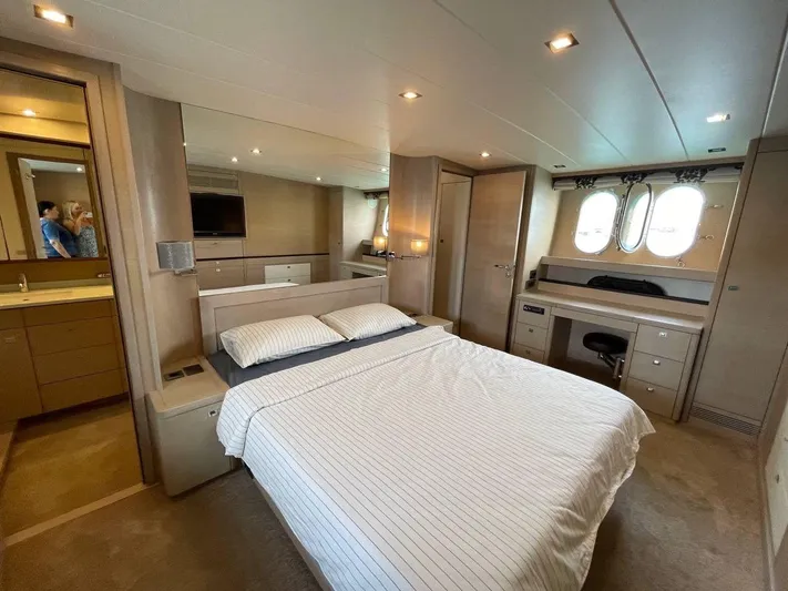 Bleu Blanc Yacht Photos Pics COUACH 2200