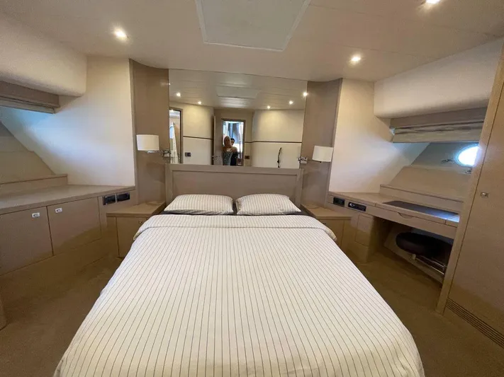 Bleu Blanc Yacht Photos Pics COUACH 2200