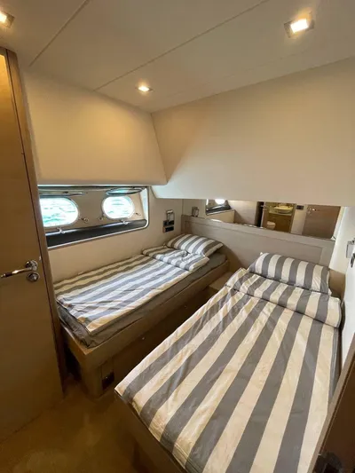 Bleu Blanc Yacht Photos Pics COUACH 2200