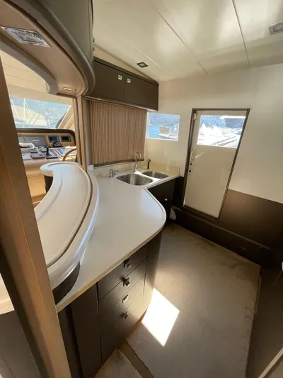 Bleu Blanc Yacht Photos Pics COUACH 2200