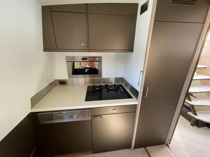 Bleu Blanc Yacht Photos Pics COUACH 2200