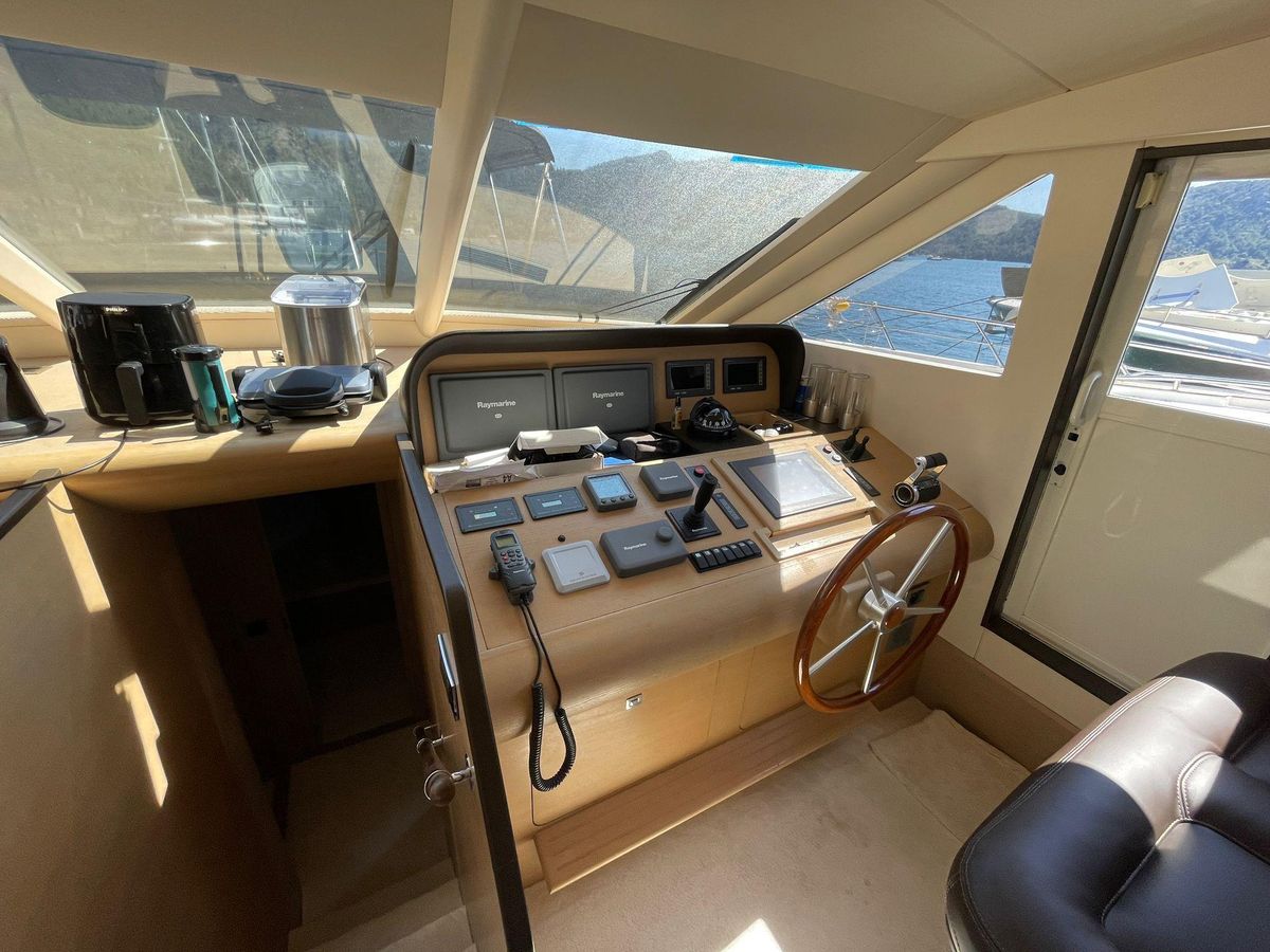 2009 Couach 68 