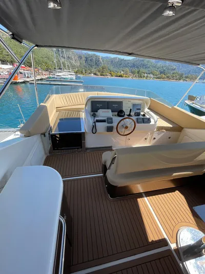 Bleu Blanc Yacht Photos Pics COUACH 2200