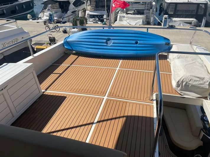 Bleu Blanc Yacht Photos Pics COUACH 2200