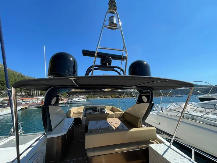 Bleu Blanc Yacht Photos Pics COUACH 2200