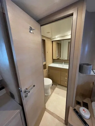 Bleu Blanc Yacht Photos Pics COUACH 2200