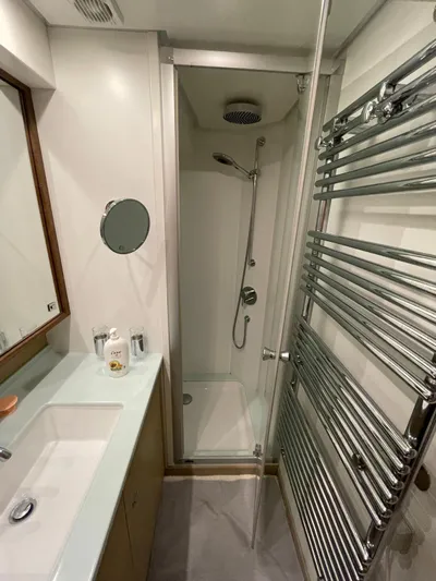 Bleu Blanc Yacht Photos Pics COUACH 2200