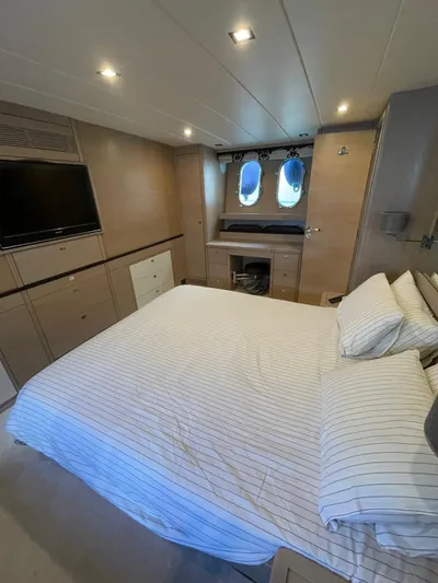 Bleu Blanc Yacht Photos Pics COUACH 2200