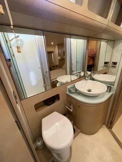 Bleu Blanc Yacht Photos Pics COUACH 2200