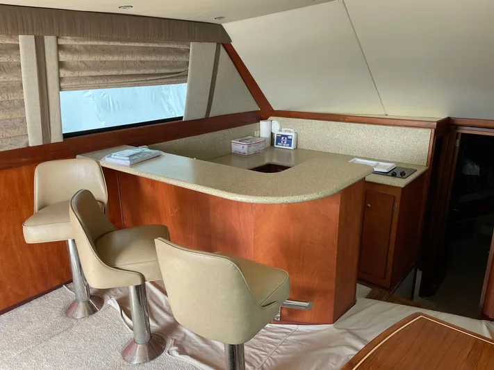 On Course Yacht Photos Pics Interior of 1986 Egg Harbor 41 Convertible yacht with bar and seating area.