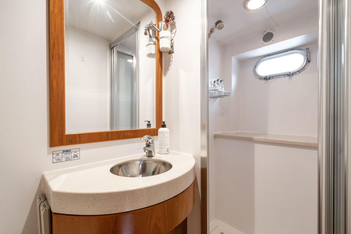 2003 Grand Harbour 80 