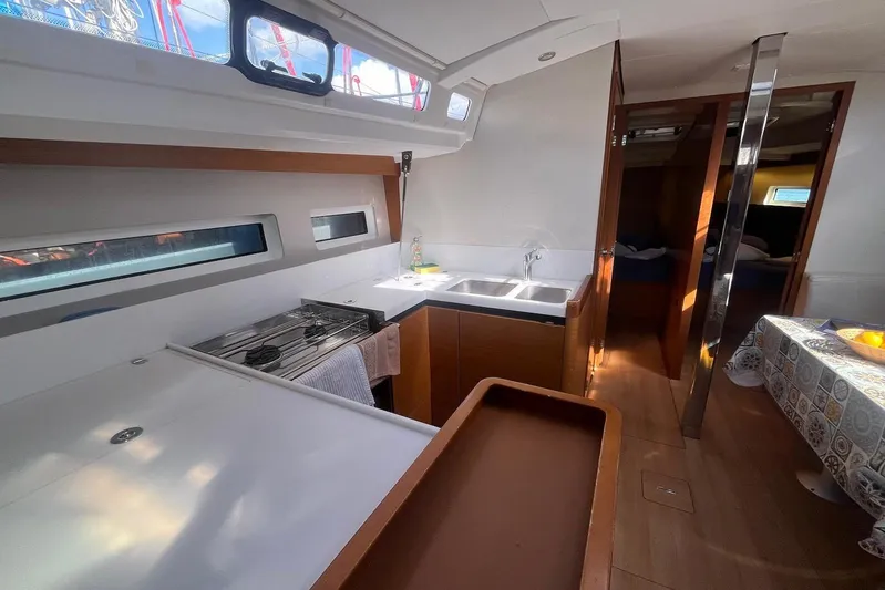 Cicerenella Yacht Photos Pics Interior of 2019 Jeanneau Sun Odyssey 440 yacht, featuring modern kitchen and dining area.