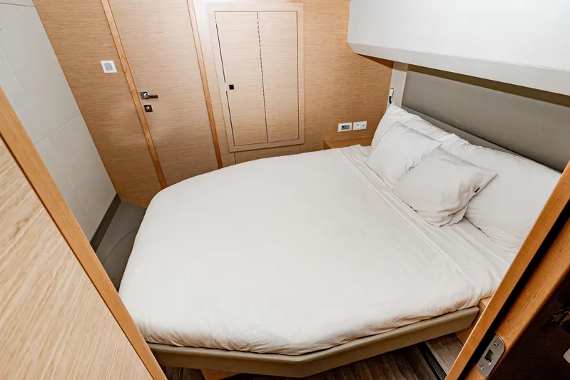Libert'e Yacht Photos Pics Cozy bedroom in 2020 Fountaine Pajot MY6 yacht with modern wood finish.